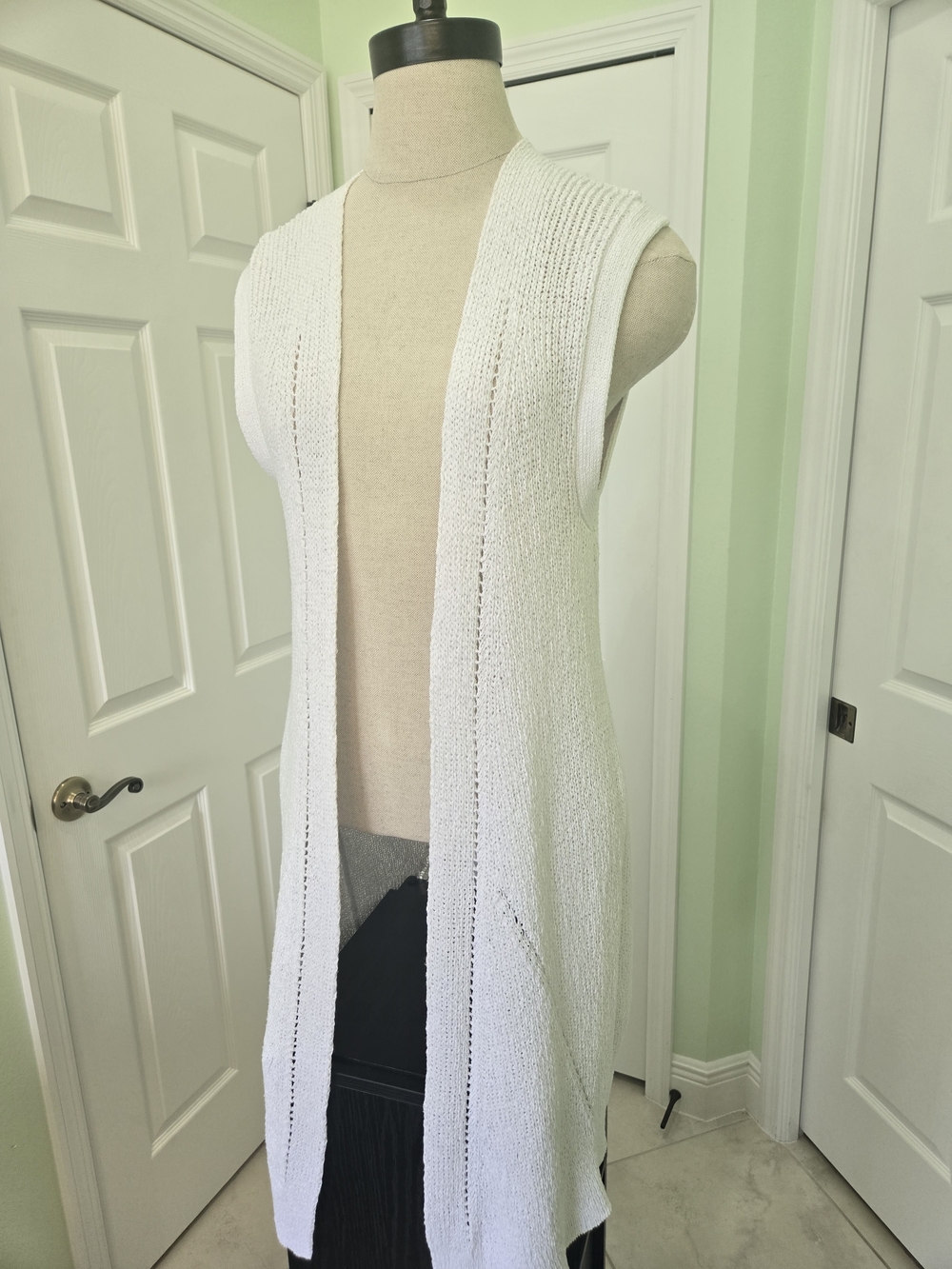Ost Sleeveless Open-Front Knit Cardigan in White Festival Boho L